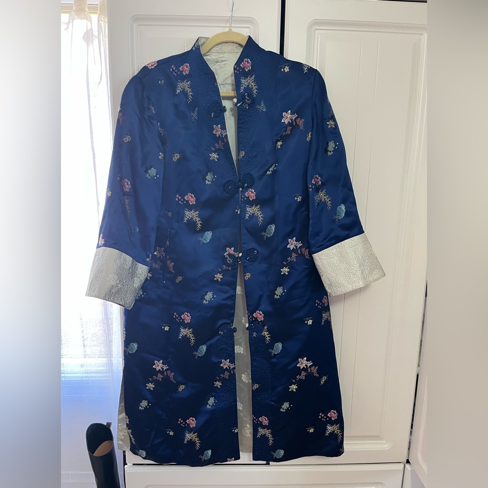 Vintage 100% Chinese Dressing Coat / Chinese Robe / Silk Robe
